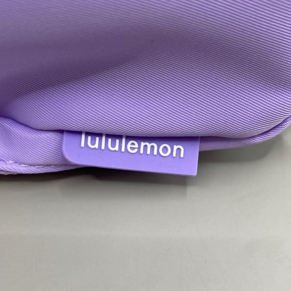 Lululemon Everywhere Belt Bag in Lavender Lululemon NWT OSFM - Picture 2 of 7
